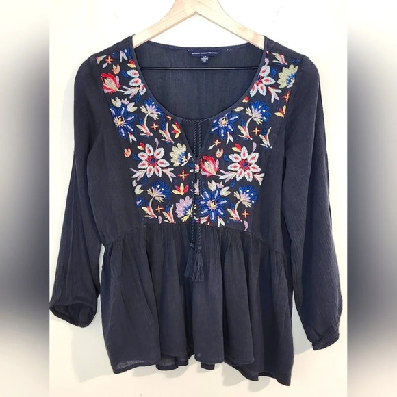 American‎ Eagle Outfitters Navy Embroidered Ruffle Hem Boho Top Women's S - Picture 1 of 7